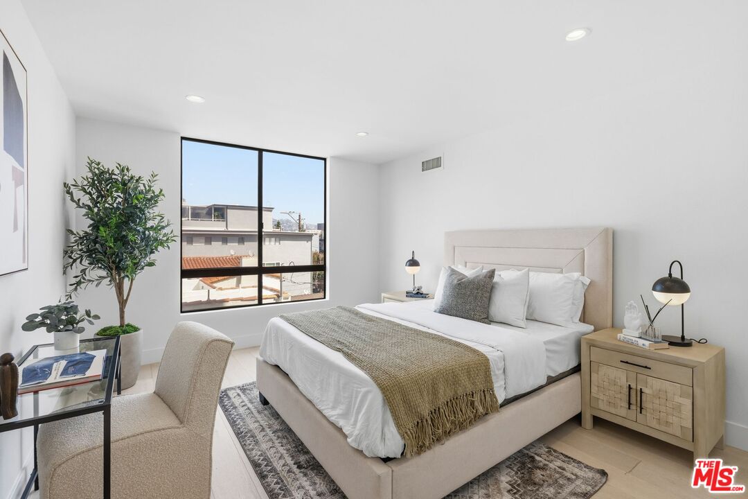 150 N Almont Dr Unit: 301