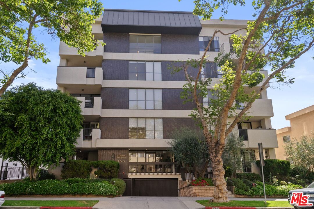 150 N Almont Dr Unit: 301