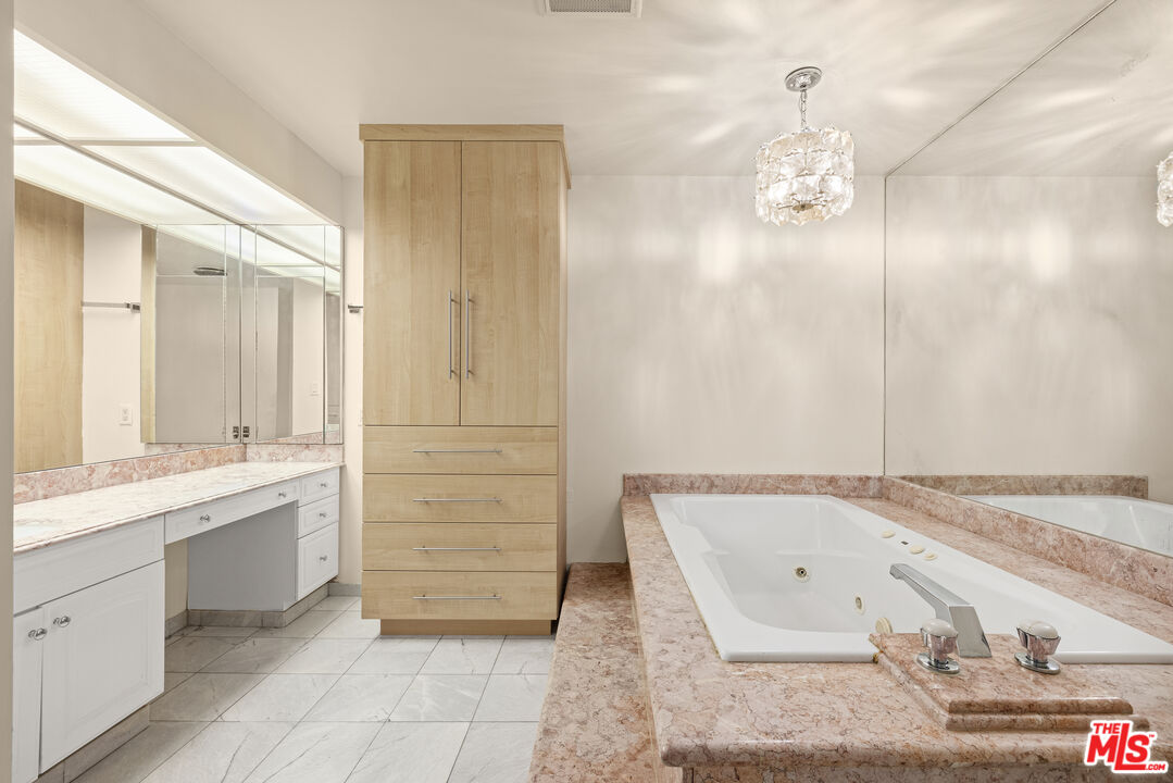 325 N Oakhurst Dr Unit: 501