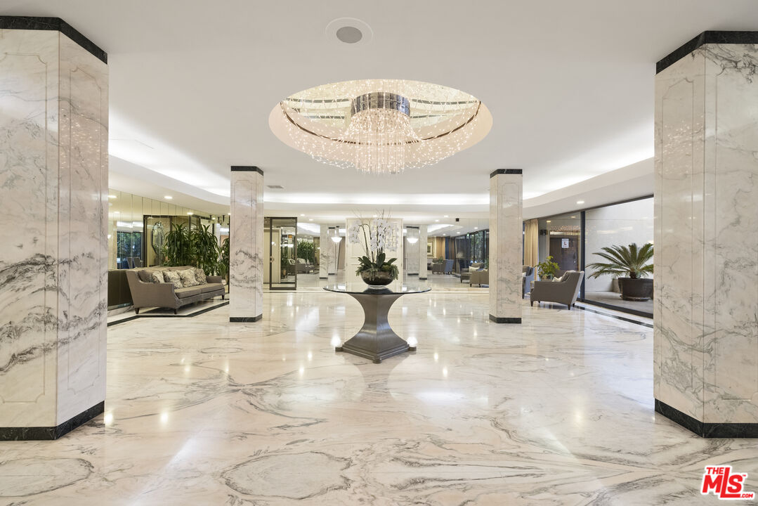 325 N Oakhurst Dr Unit: 501