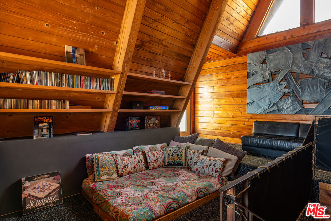 6105 Mulholland Hwy