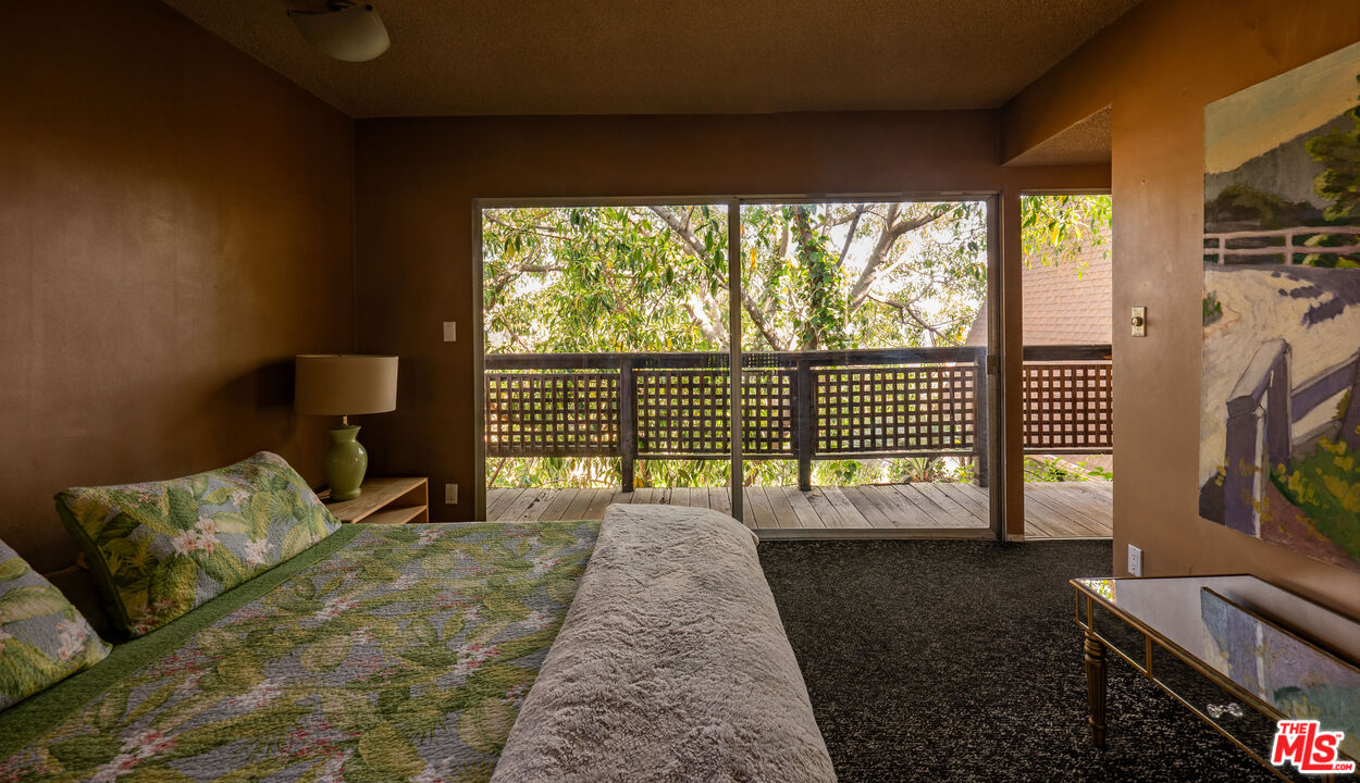 6105 Mulholland Hwy
