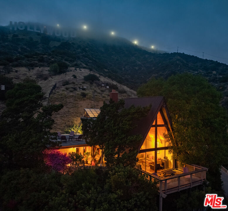 6105 Mulholland Hwy