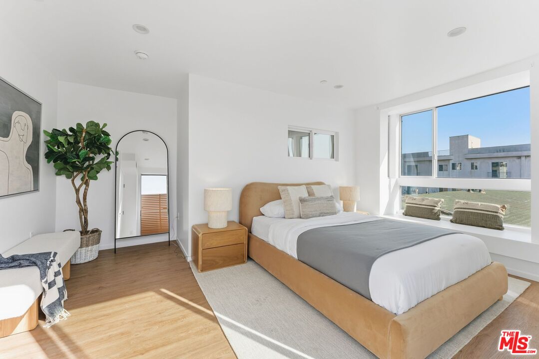 1244 14th St Unit: E