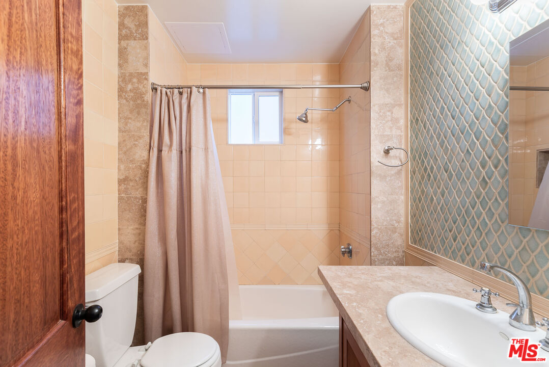 921 N Spaulding Ave Unit: 1