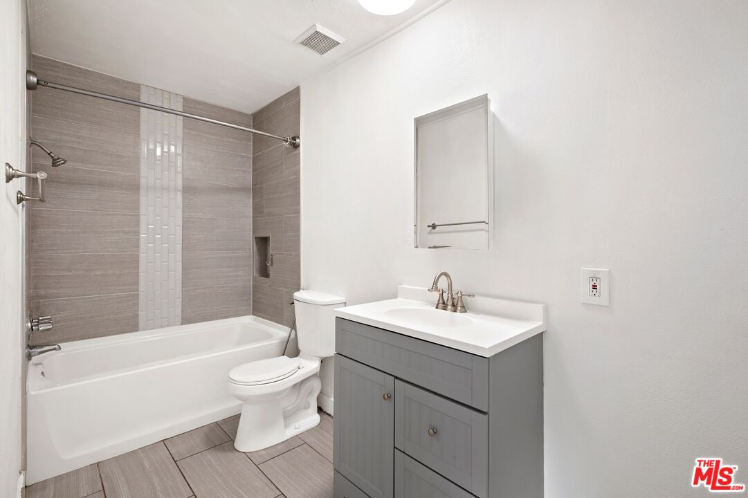 18530 Hatteras St Unit: 115