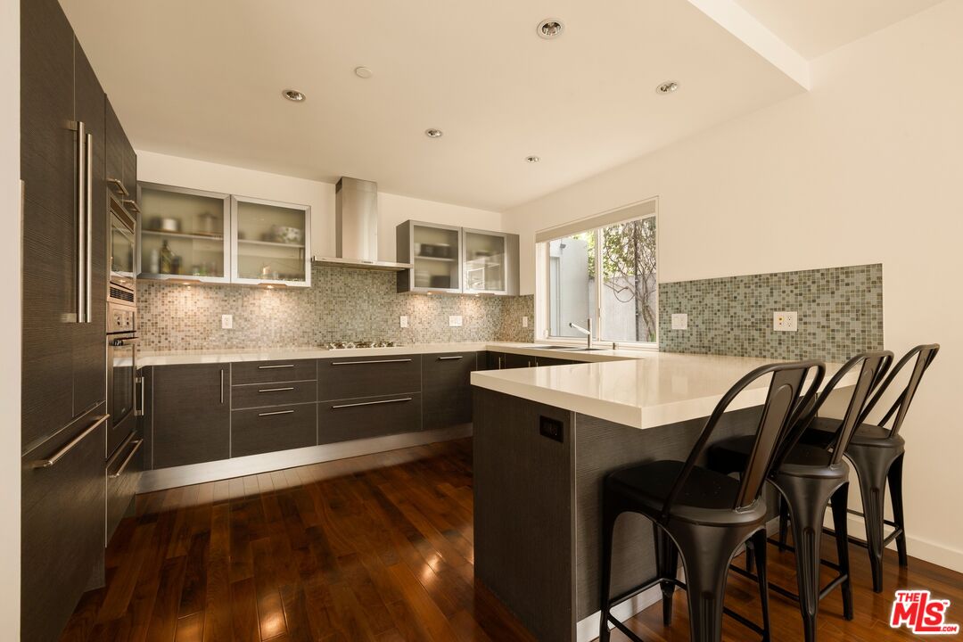 928 N Croft Ave Unit: 102