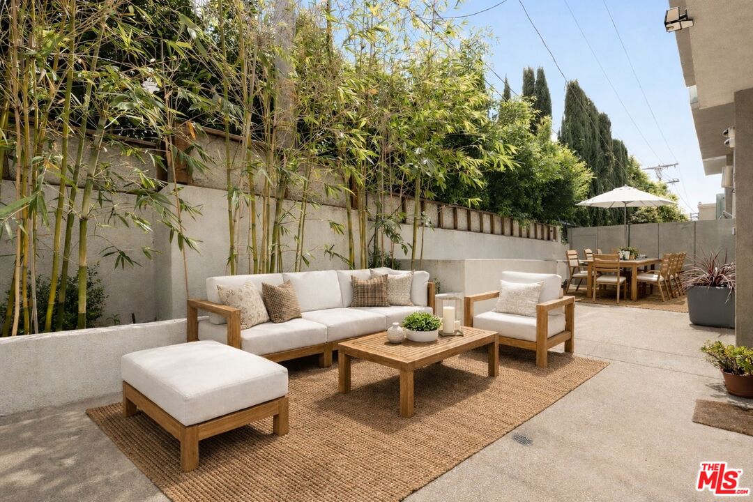 928 N Croft Ave Unit: 102