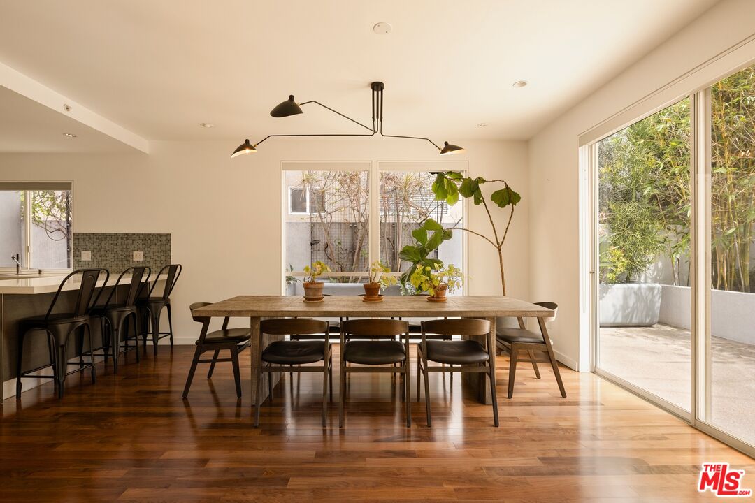 928 N Croft Ave Unit: 102