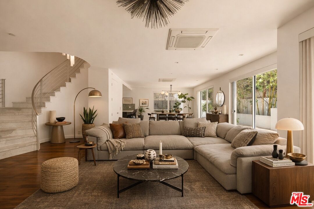 928 N Croft Ave Unit: 102