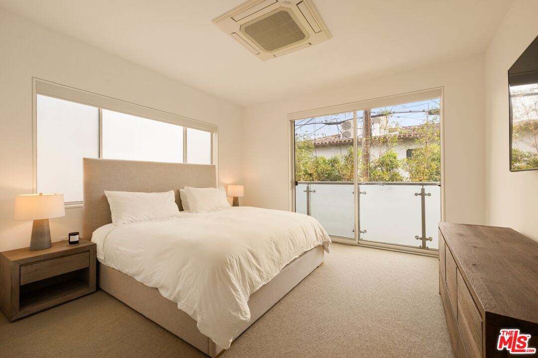 928 N Croft Ave Unit: 102