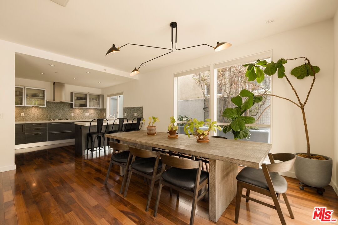 928 N Croft Ave Unit: 102