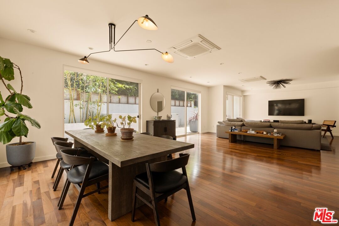 928 N Croft Ave Unit: 102