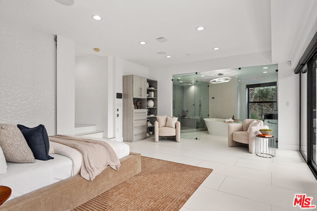 7141 Woodrow Wilson Dr