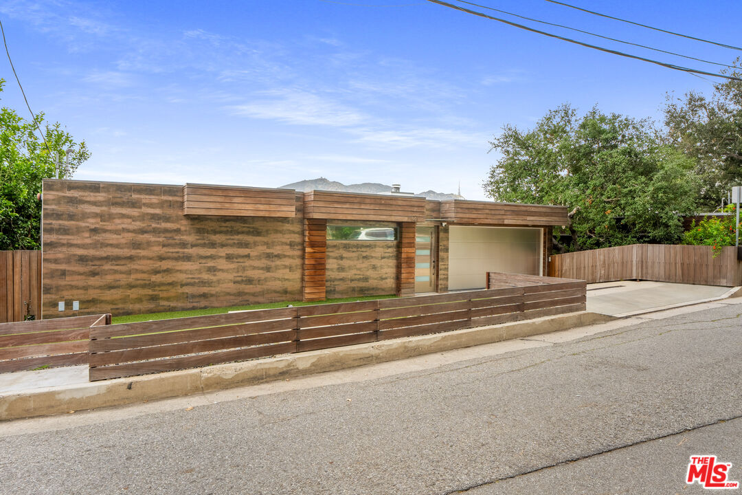 7141 Woodrow Wilson Dr