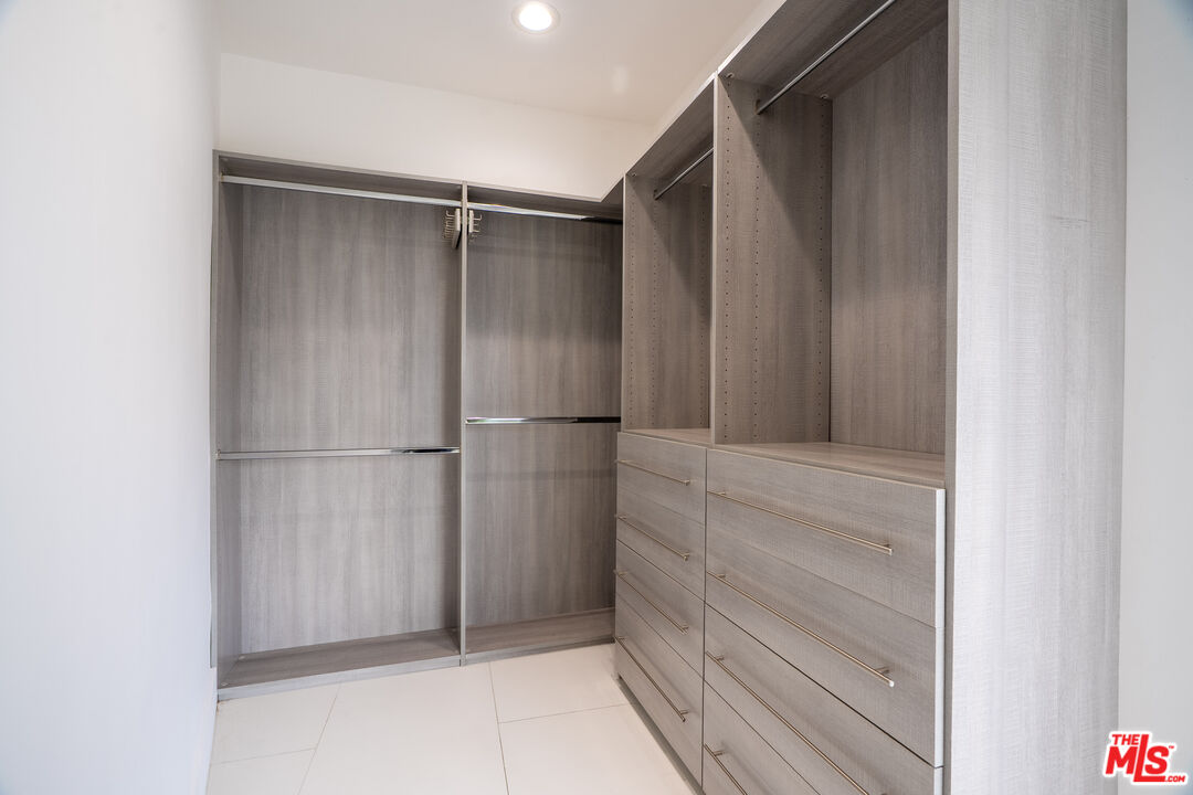 7141 Woodrow Wilson Dr