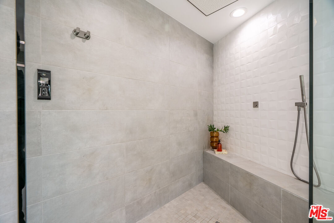 7141 Woodrow Wilson Dr