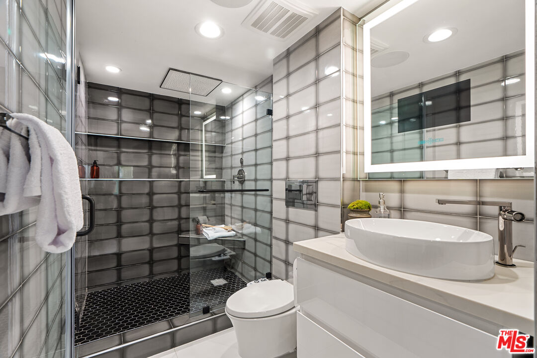 7141 Woodrow Wilson Dr