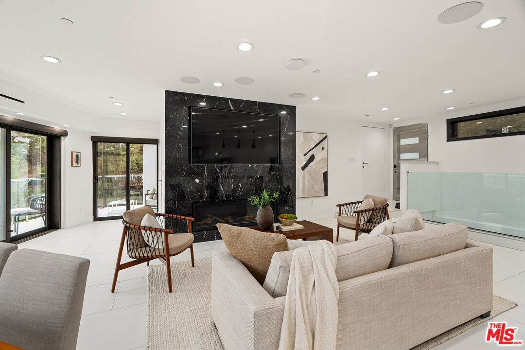 7141 Woodrow Wilson Dr