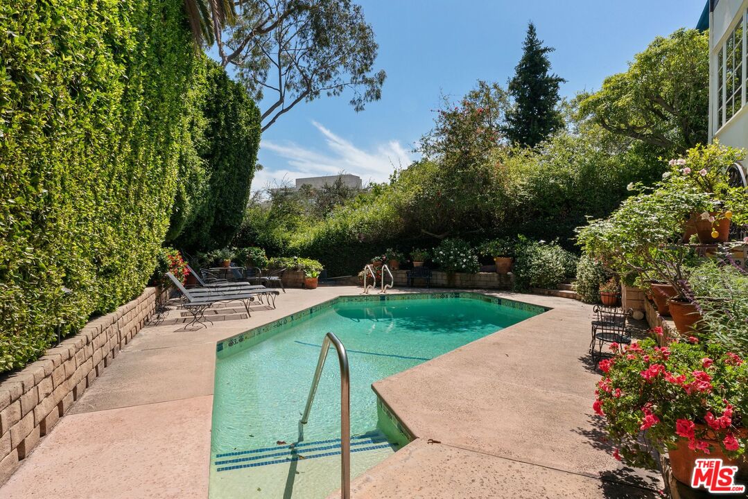 10966 Strathmore Dr Unit: 8