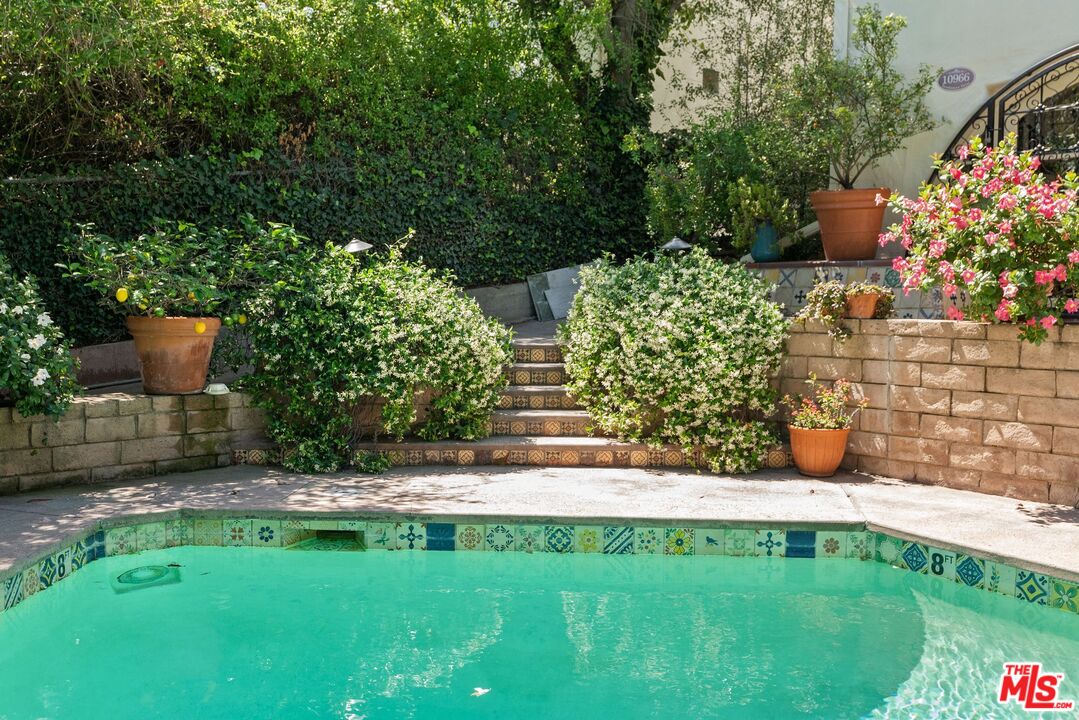 10966 Strathmore Dr Unit: 8