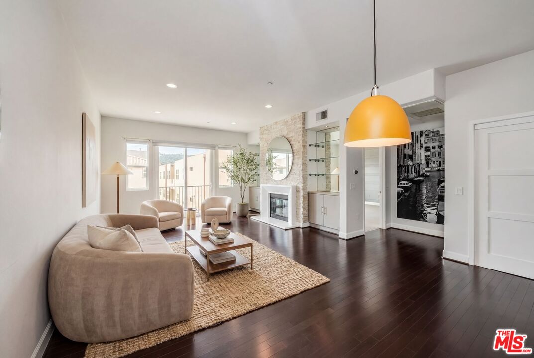 10878 Bloomfield St Unit: 406