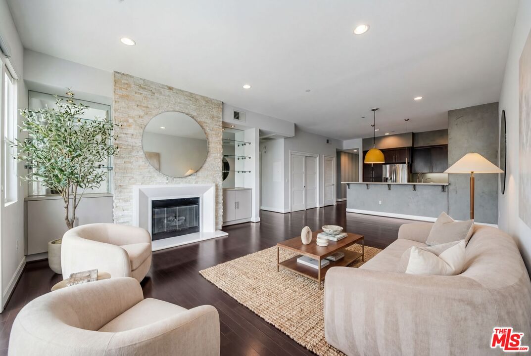 10878 Bloomfield St Unit: 406