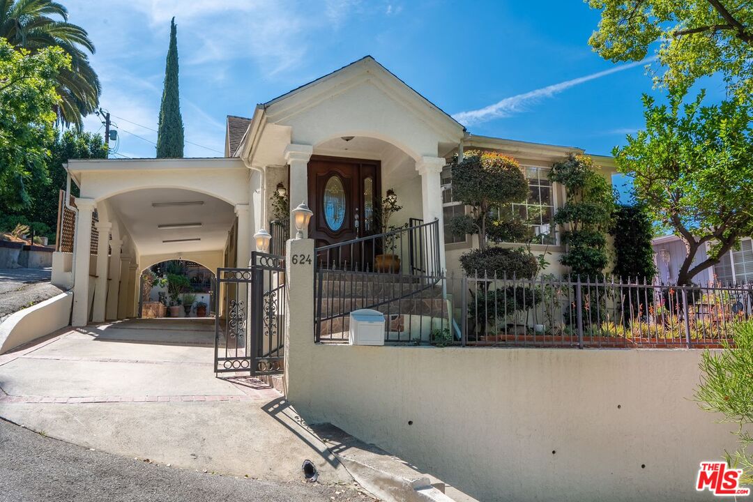 624 Redfield Ave
