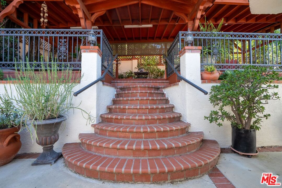 624 Redfield Ave