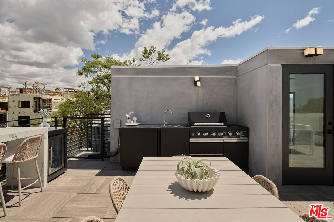 1227 N Formosa Ave Unit: 1