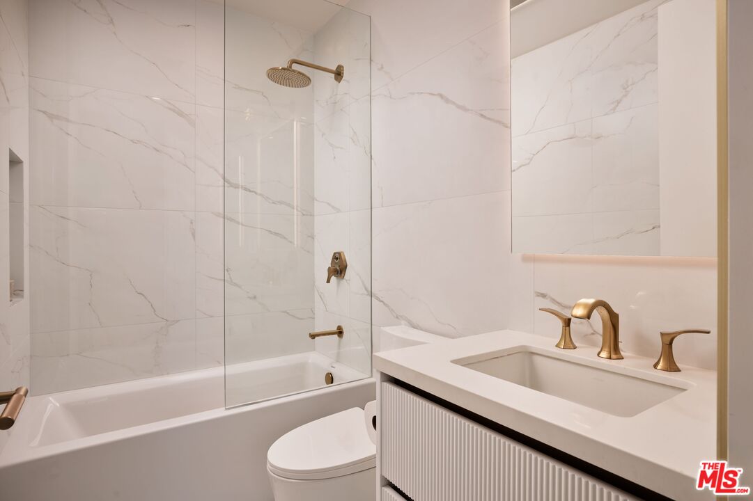 1227 N Formosa Ave Unit: 1