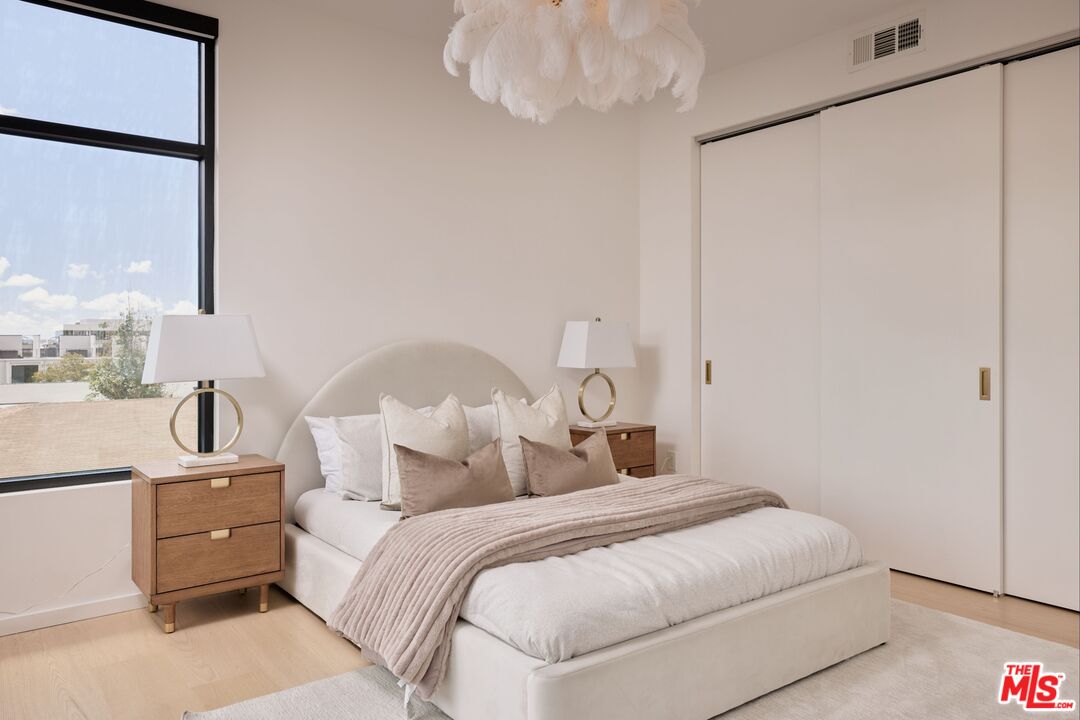 1227 N Formosa Ave Unit: 1