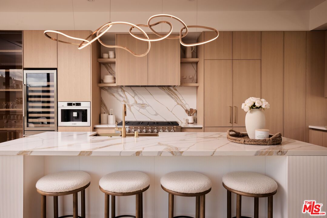 1227 N Formosa Ave Unit: 1