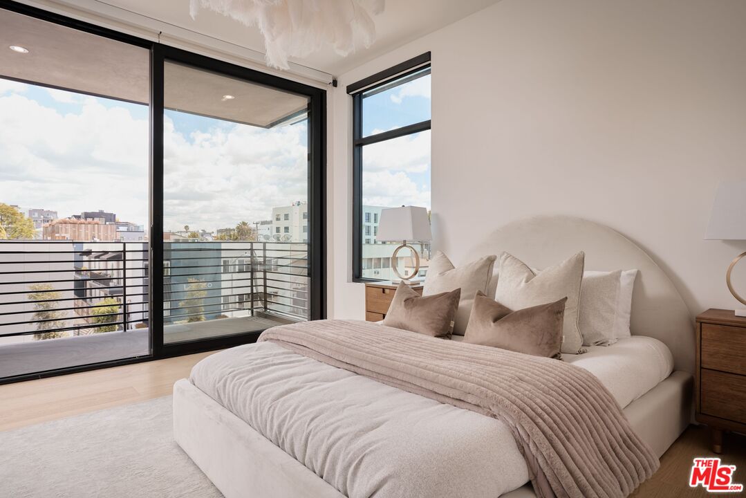 1227 N Formosa Ave Unit: 1