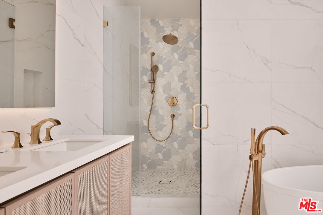 1227 N Formosa Ave Unit: 1