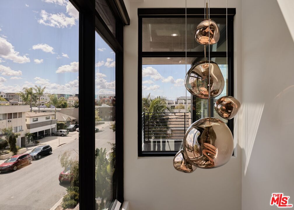 1227 N Formosa Ave Unit: 1