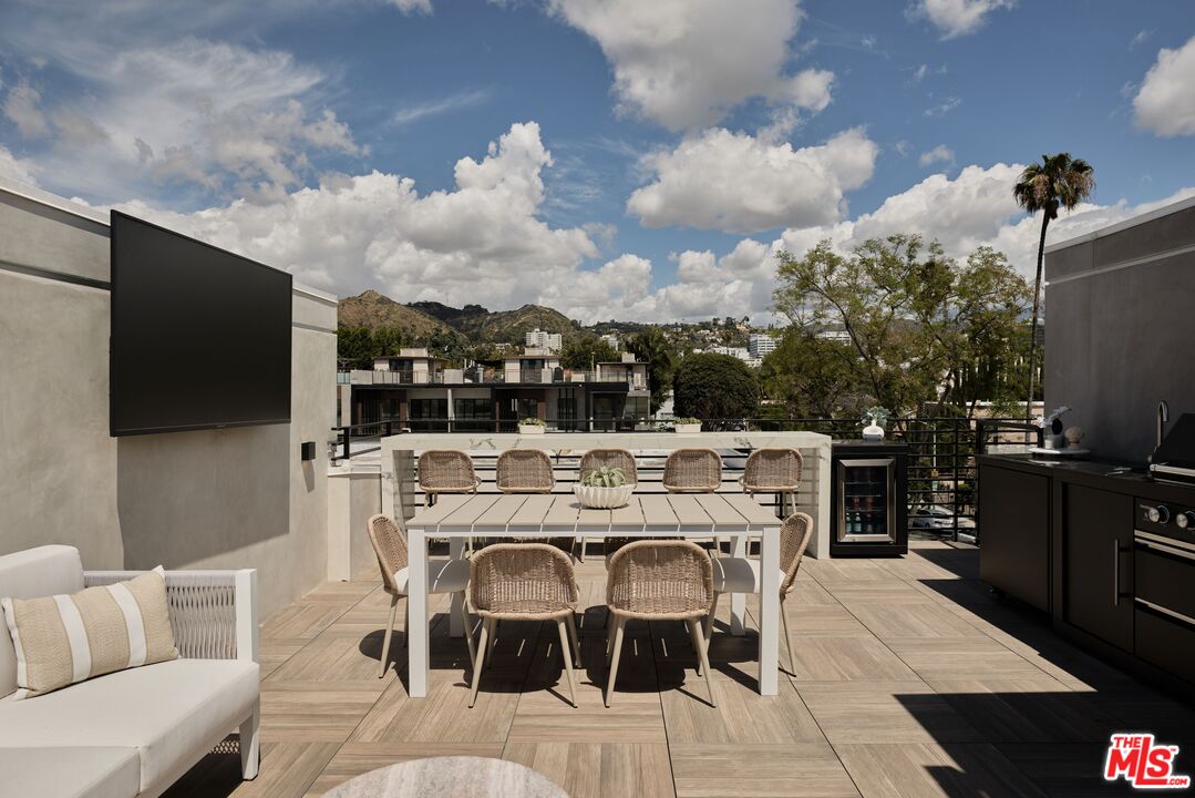 1227 N Formosa Ave Unit: 1