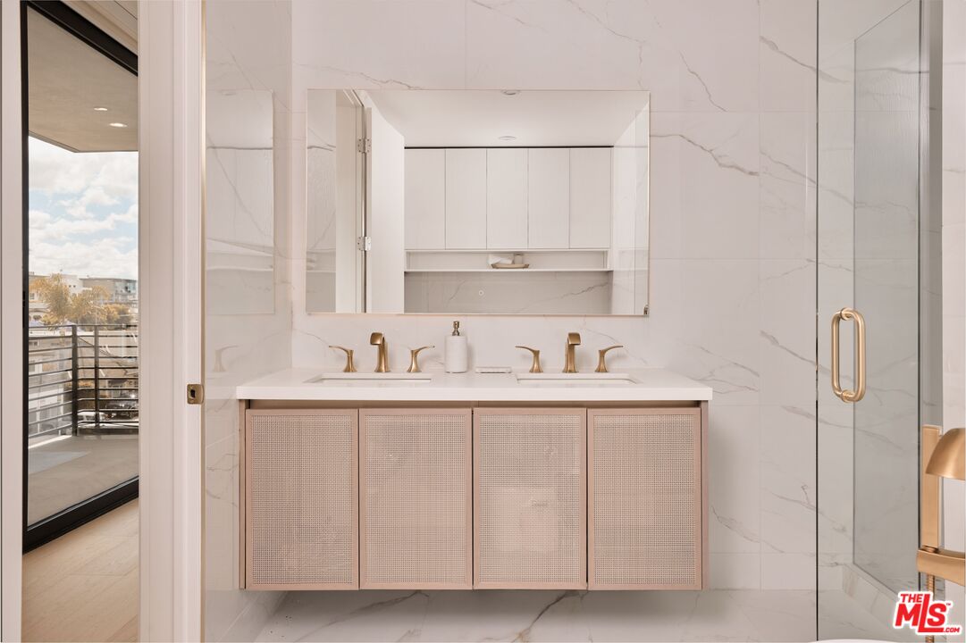 1227 N Formosa Ave Unit: 1