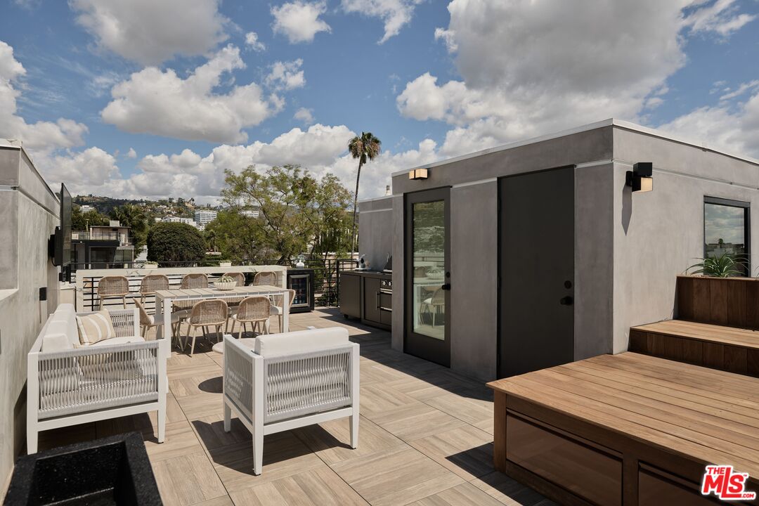 1227 N Formosa Ave Unit: 1