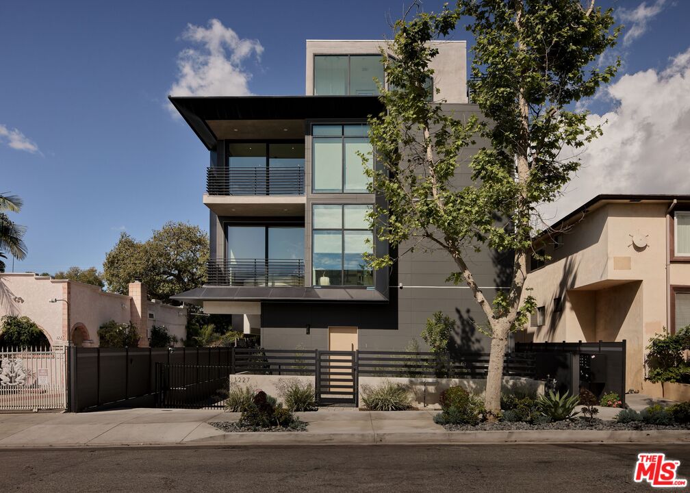 1227 N Formosa Ave Unit: 1