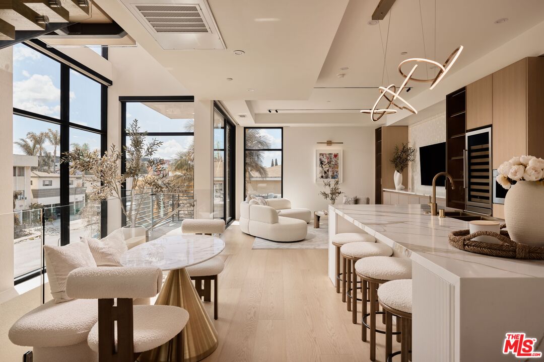 1227 N Formosa Ave Unit: 1