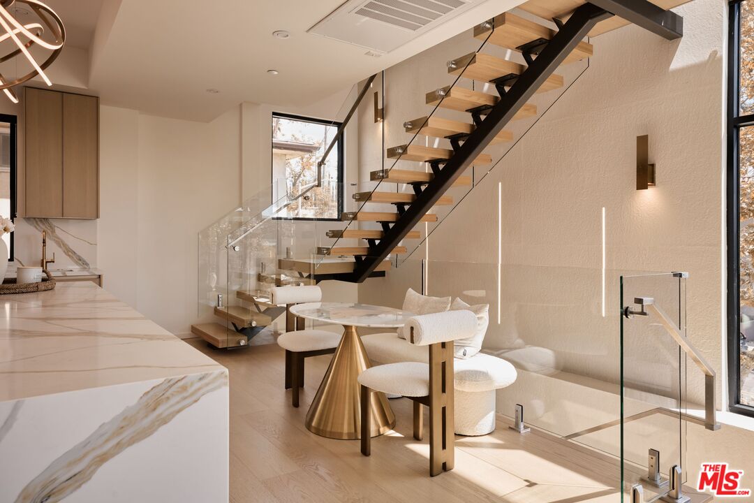 1227 N Formosa Ave Unit: 1