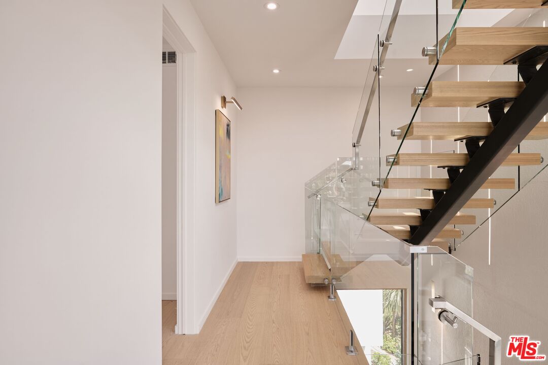 1227 N Formosa Ave Unit: 1