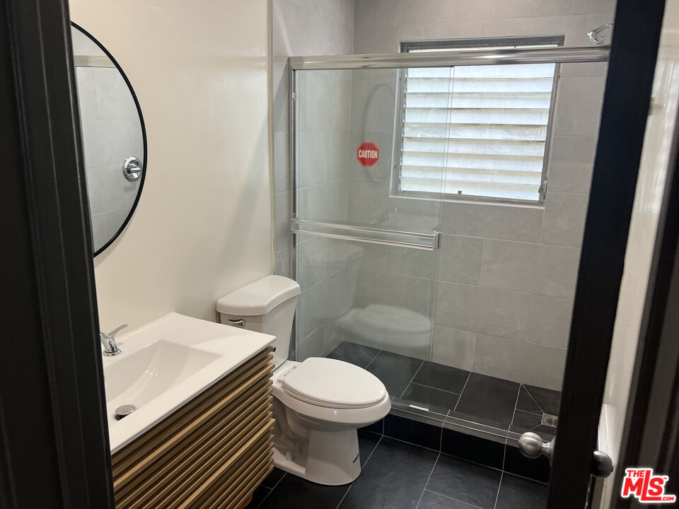 1253 N Hayworth Ave Unit: 109