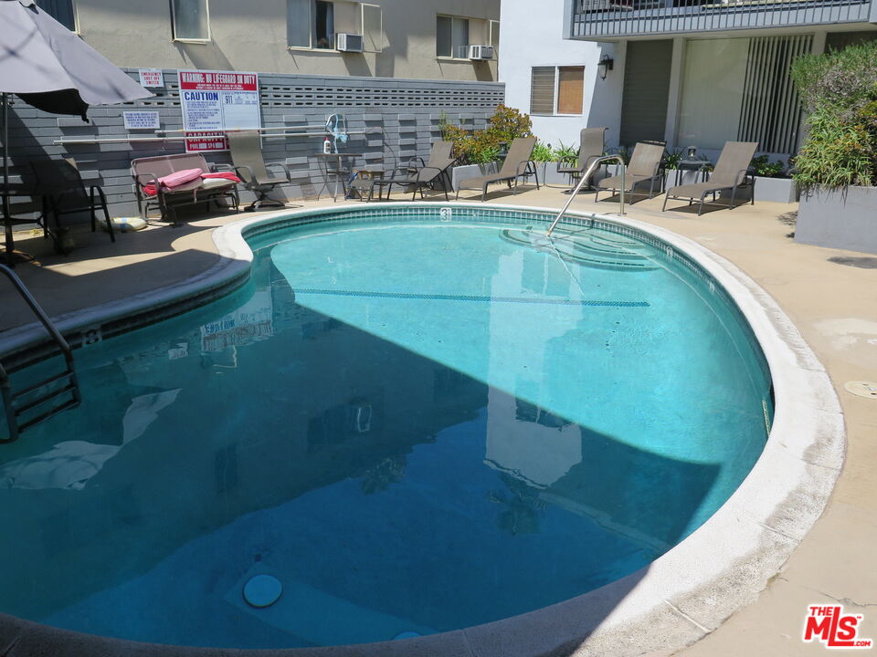 1253 N Hayworth Ave Unit: 109