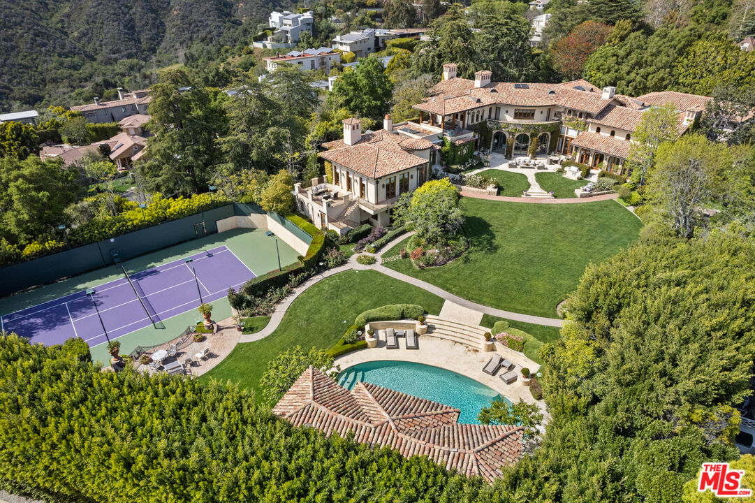 1550 Amalfi DR