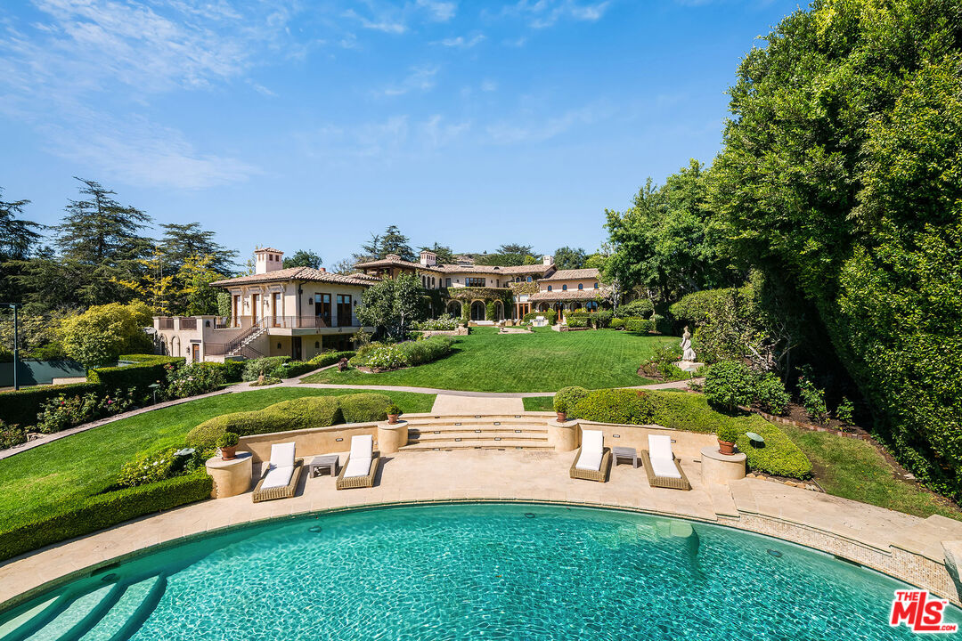 1550 Amalfi DR