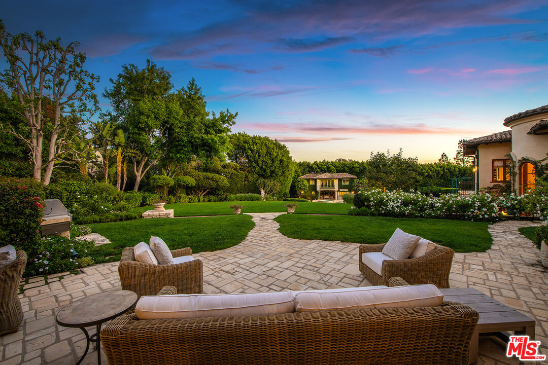1550 Amalfi DR