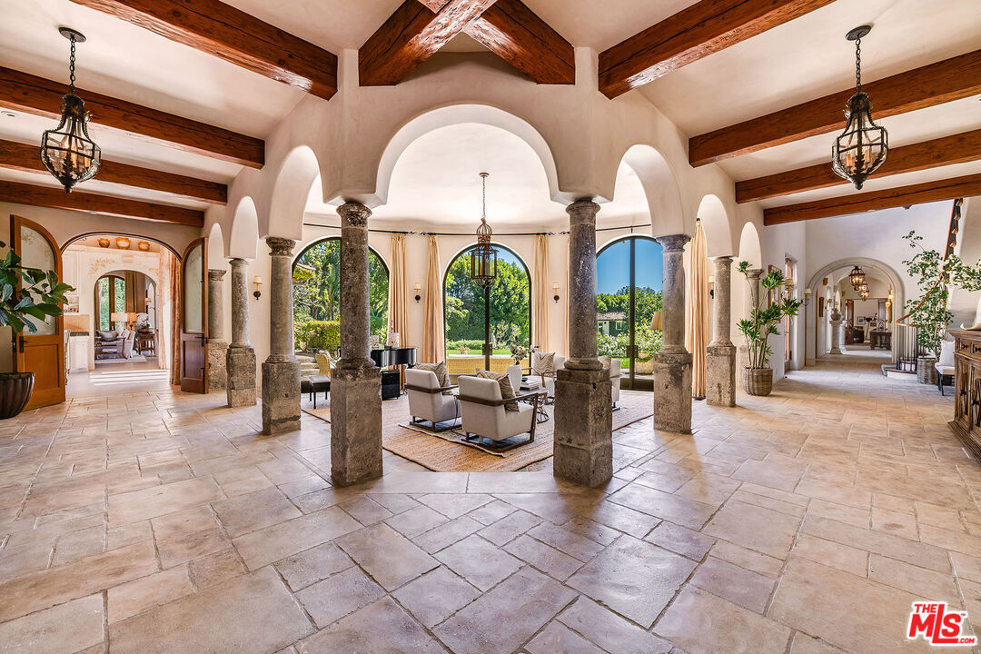 1550 Amalfi DR