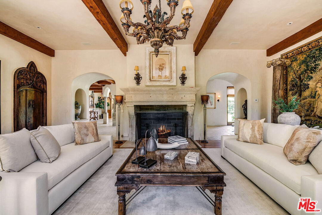 1550 Amalfi DR